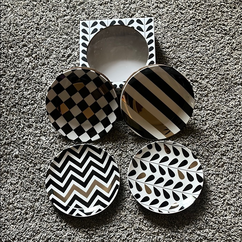 Black and White Decorative Wall Plates Set